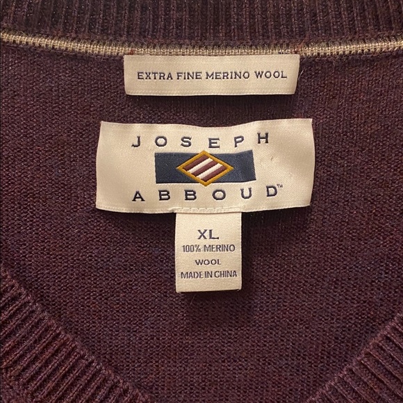 Joseph Abboud Men's Classic Burgundy V-Neck 100% Merino Wool Sweater Size XL - Picture 9 of 9